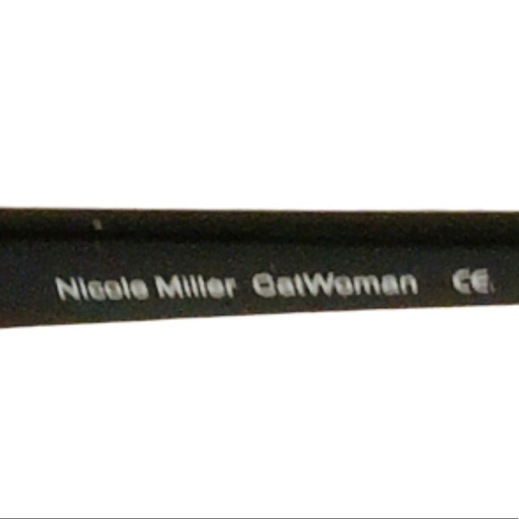 NWOT VINTAGE: Nicole Miller Sunglasses WITH Case!! - Picture 7 of 7